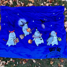 Load image into Gallery viewer, Fleece Blanket Trick or Treating Ghosts